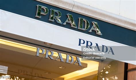 prada rue montaigne paris|Prada.